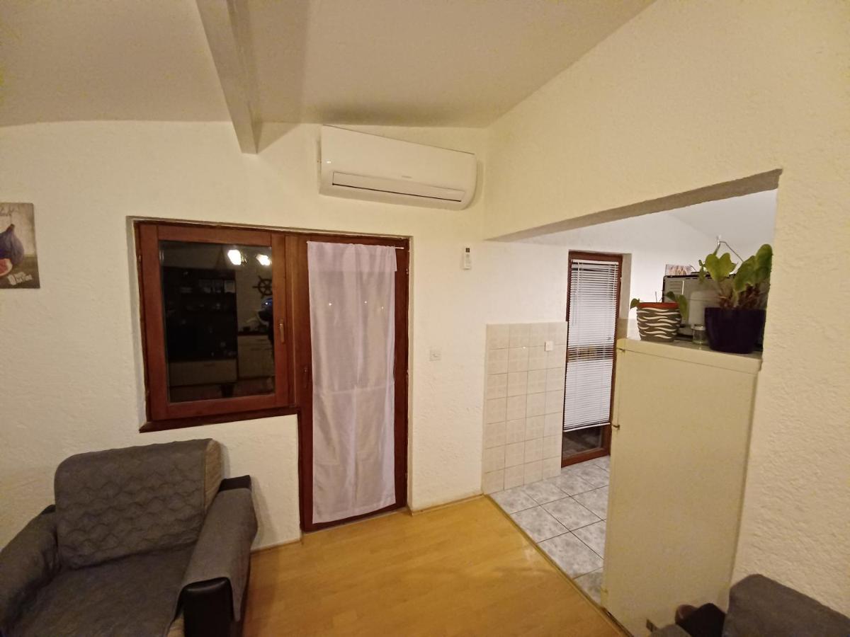 Apartments Zuanovic Karlobag Zewnętrze zdjęcie