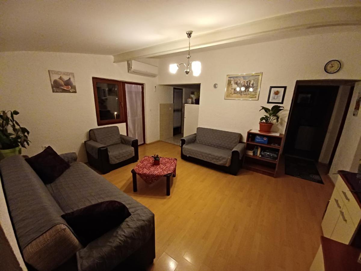 Apartments Zuanovic Karlobag Zewnętrze zdjęcie